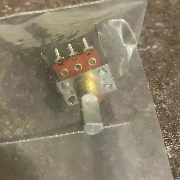 Fender SnapIn 50K 30C Taper - Picture 6 of 8